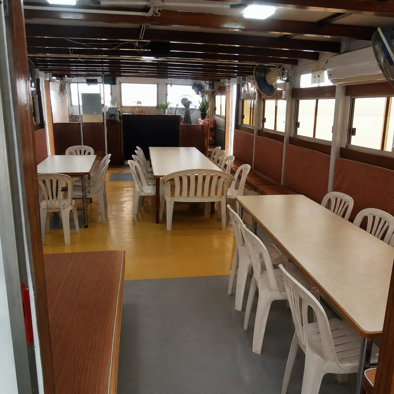 50人中式遊艇包船｜船P、沙灘BBQ及Team Building｜HK$10,800起
