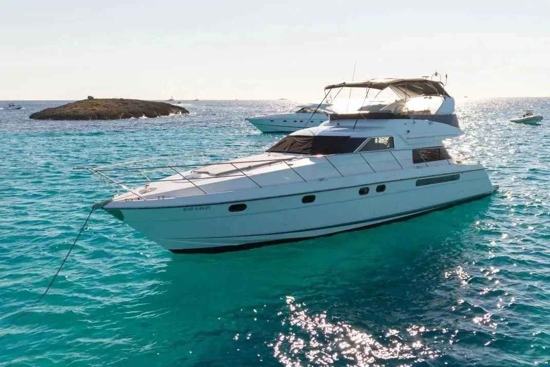 FAIRLINE 56 遊艇外觀